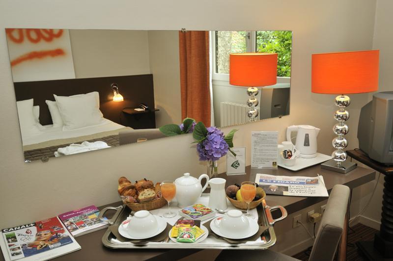 Logis Hotel - Restaurant Le Relais De Comodoliac แซ็งต์-จูเนียง ภายนอก รูปภาพ
