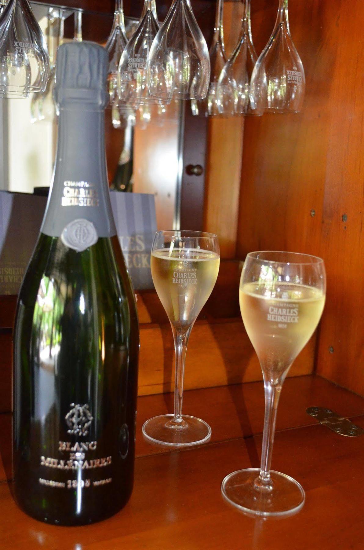 Logis Hotel - Restaurant Le Relais De Comodoliac แซ็งต์-จูเนียง ภายนอก รูปภาพ